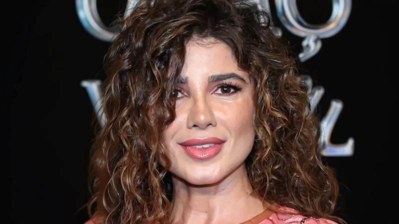 Conchi Arias, especialista em cabelos cacheados: 'Para evitar o frizz, depois do condicionador ou do leave-in, gosto de selar a fibra com algumas gotas de óleo seco ou um produto leve'.