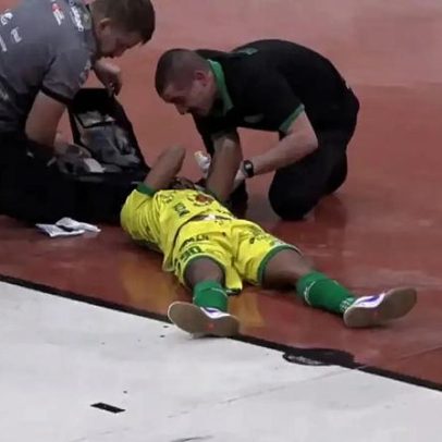 Jogador da Chapecoense é atingido por lâmpada em jogo do Catarinense