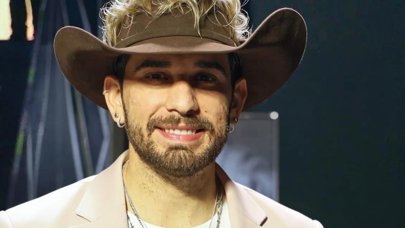 Gustavo Mioto se recusou a posar para uma foto ao lado de Ana Castela.
