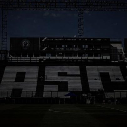 Torcida do Vasco protesta em São Januário cobrando venda da SAF