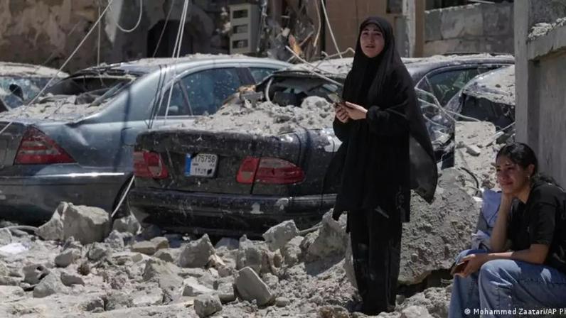 Destruição no vilarejo libanês de Qannarit