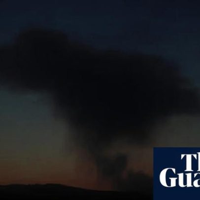 B-52 cai após decolagem em base militar no sul da Califórnia