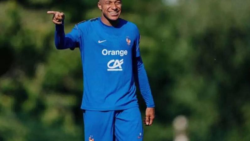 Kylian Mbappé teve grande atuação na estreia da França na Copa –