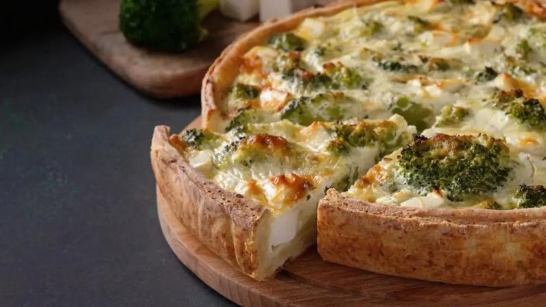 Quiche proteica de brócolis com queijo branco