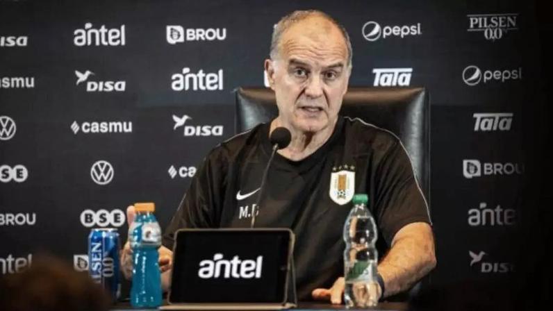 Irmão de Ronald criticou o treinador nas redes sociais –