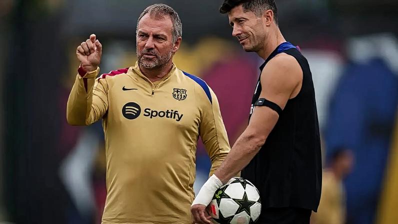Hansi Flick procura um substituto à altura de Lewandowski