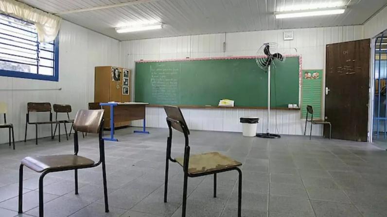 A evasão escolar ainda é alta no Brasil, mas vem caindo, segundo o IBGE: de 8,7 milhões em 2024 para 7,7 milhões em 2025.
