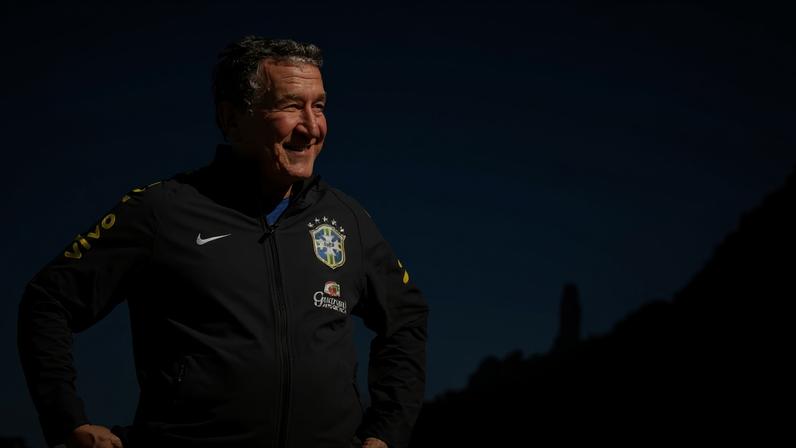 Carlos Alberto Parreira, Coordenador técnico da Seleção Brasileira de Futebol, na Granja Comary, durante a preparação da equipe para a Copa do Mundo de 2014. — Foto: Fábio Motta/Estadão Conteúdo