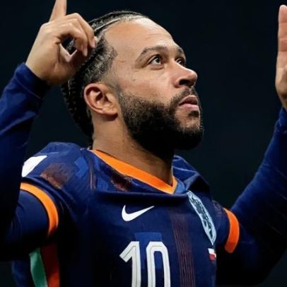 Depay compartilha foto de colega holandês com camisa do Corinthians