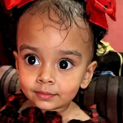 Bebê de 1 ano morre baleada no colo do pai em casa no Recife