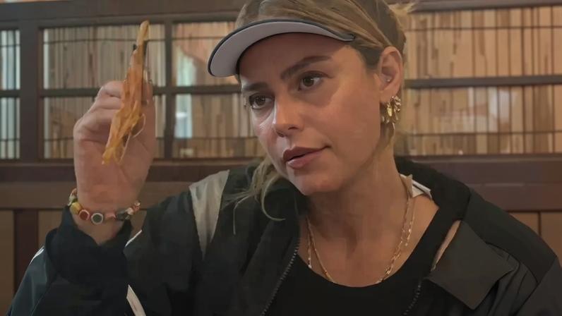 Paolla Oliveira prova comidas típicas da China, compartilha reações divertidas nas redes sociais e encanta fãs durante viagem a trabalho