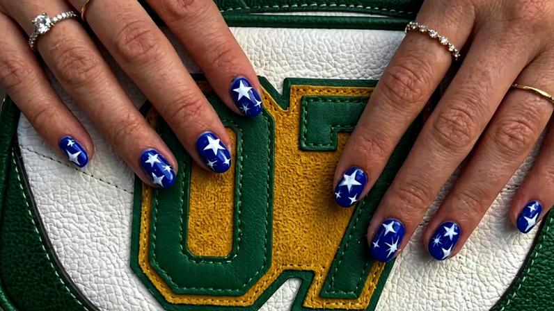 Seis designs de unhas com estrelas para torcer pelo hexa na Copa 2026