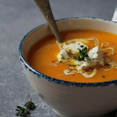 Sopa nutritiva promete leveza no jantar
