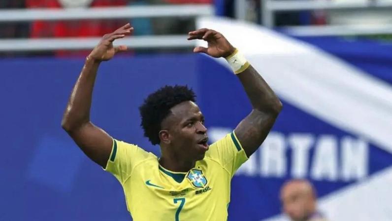 Vinicius Junior comemora seu gol na vitória do Brasil diante da Escócia