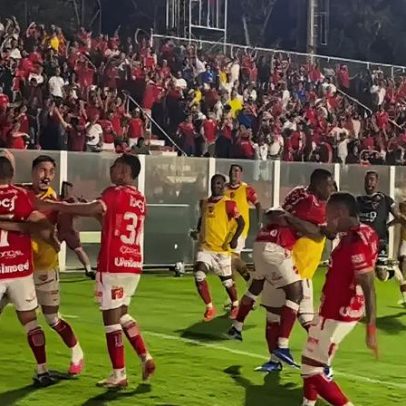 Vila Nova vence Náutico e assume liderança da Série B