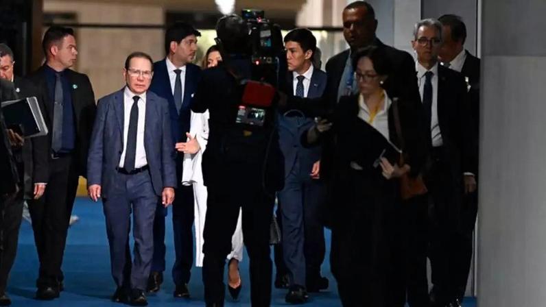 Presidente do BRB, Nelson Antônio de Souza chega ao Senado para participar de audiência na Comissão de Assuntos Econômicos (CAE)