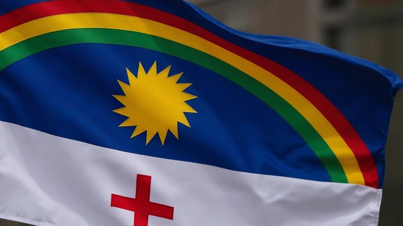 Bandeira de Pernambuco simboliza a Revolução de 1817 e a identidade histórica do Estado.