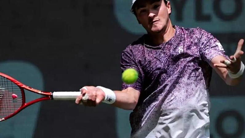 João Fonseca foi derrotado na estreia do ATP 500 de Halle, na Alemanha.