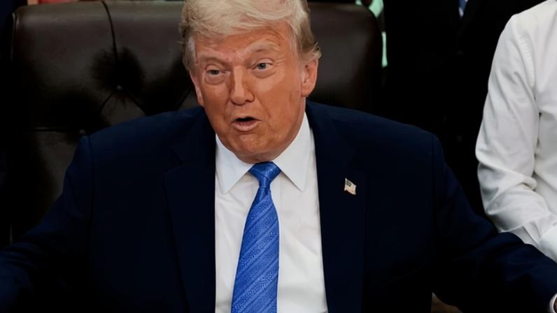 10.jun.26 - O presidente dos EUA, Donald Trump, ao assinar o Secure America Act, na Casa Branca em Washington, D.C., EUA