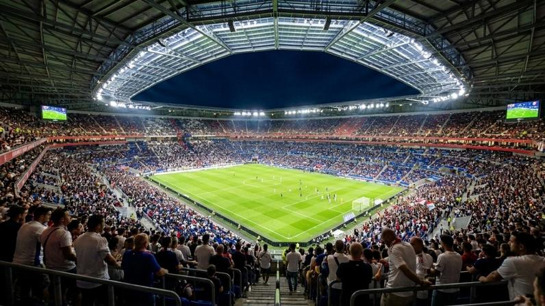 Arena francesa com 59 mil lugares e teto translúcido vira fortaleza do Lyon