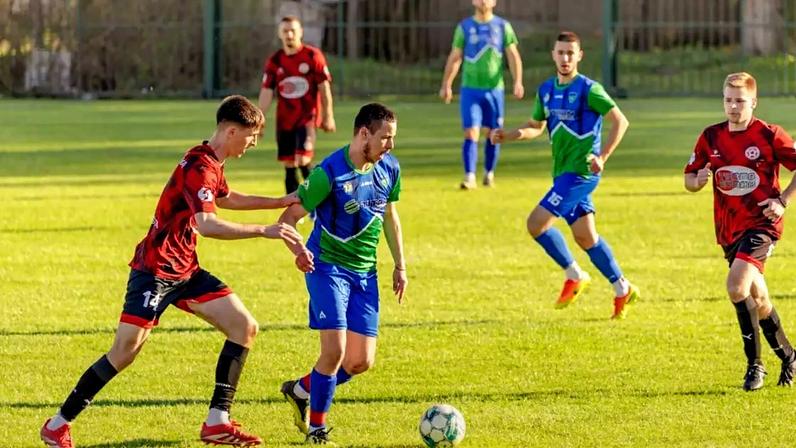 Entorses, lesões musculares e traumas no joelho lideram a lista dos problemas que mais atingem quem joga futebol recreativo