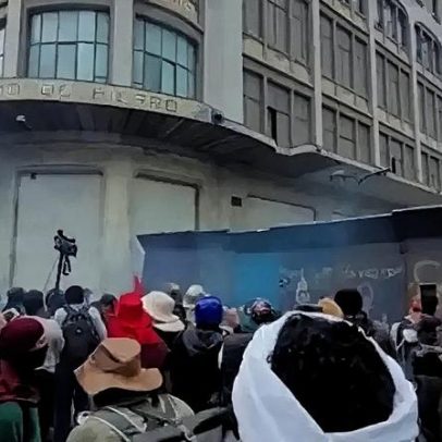 Protesto na Cidade do México resulta em confronto com a polícia antes da Copa