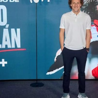 Forlán se oferece para treinar a seleção uruguaia após queda precoce na Copa