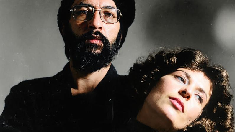 Paulo Leminski e Alice Ruiz, em foto dos anos 1970