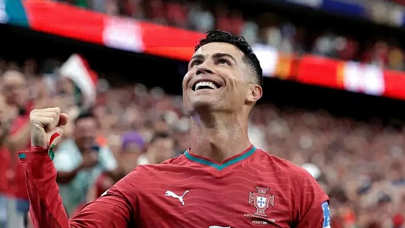 Cristiano Ronaldo, aos 41 anos, após liderar goleada de Portugal na Copa de 2026: 'Parecia que já estava aposentado do futebol, mas aguentei'.
