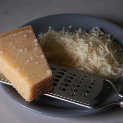 Queijo parmesão: origem, tipos e versatilidade culinária