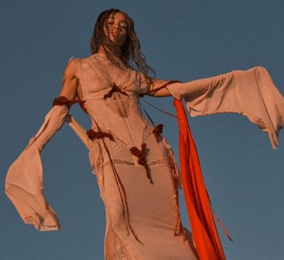 Kelsey Lu: So Help Me God traz canções estranhas e elegantes além do pop