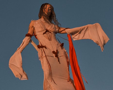 Kelsey Lu: So Help Me God traz canções estranhas e elegantes além do pop