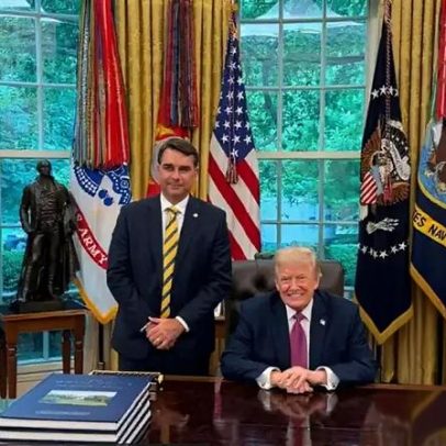 Aliados de Flávio Bolsonaro no governo Trump são ex-escritor, lobista e linha dura
