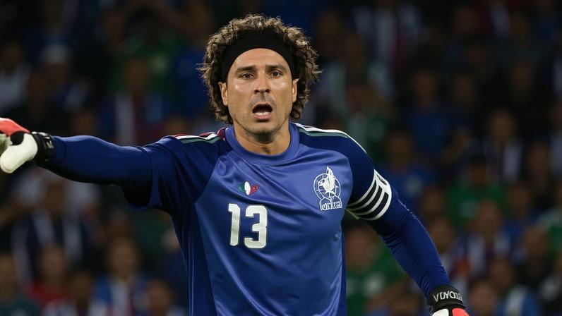 Símbolo da seleção mexicana em diversas edições de Copa do Mundo, Guillermo Ochoa continua sendo uma referência