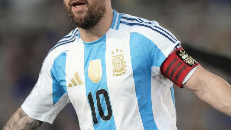 Seleção Argentina volta a campo para último teste antes da Copa do Mundo.
