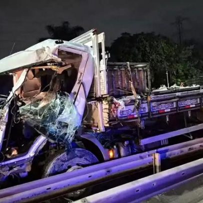Motorista é arremessado da cabine e morre atingido pelo caminhão no Recife