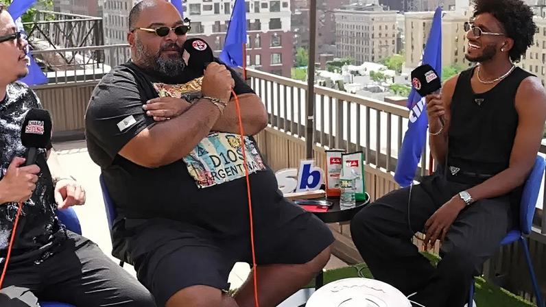 Foto: Divulgação - Legenda: Beto Júnior e Bruno Cantarelli entrevistam Talles Magno no Charla Podcast / Jogada10