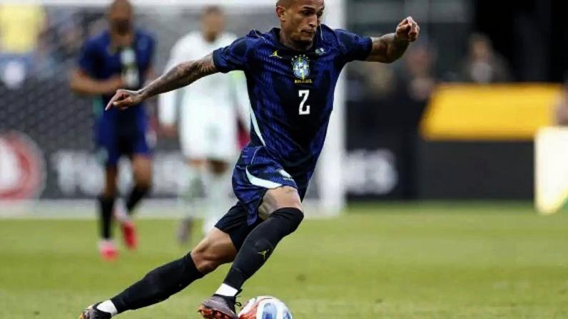 Wesley sentiu lesão no primeiro tempo e passará por exames para saber se seguirá no grupo para a Copa –