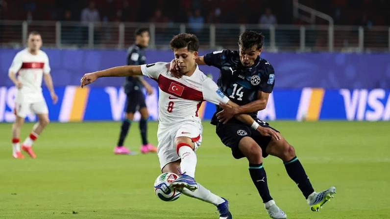 Turquia de Arda Guler (8) chegou à Copa cotada para se classificar ao mata-mata, mas caiu na primeira fase – Richard Heathcote/Getty Images