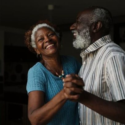 Estudo de Harvard de 80 anos aponta segredo da felicidade