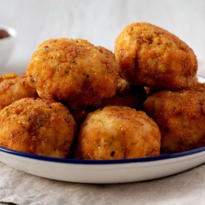 Croquete de atum sem fritura vira petisco rápido de apenas três ingredientes