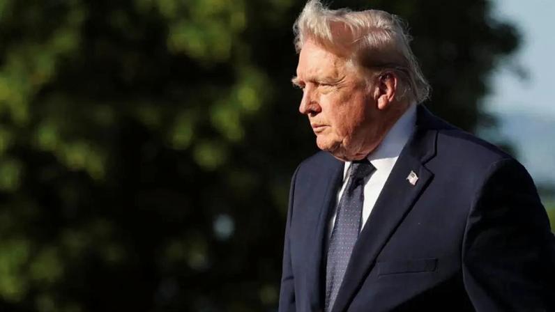 O presidente dos Estados Unidos, Donald Trump, caminha em Évian‑les‑Bains, na França, que acolhe a cúpula dos países do G7, em 15 de junho de 2026.