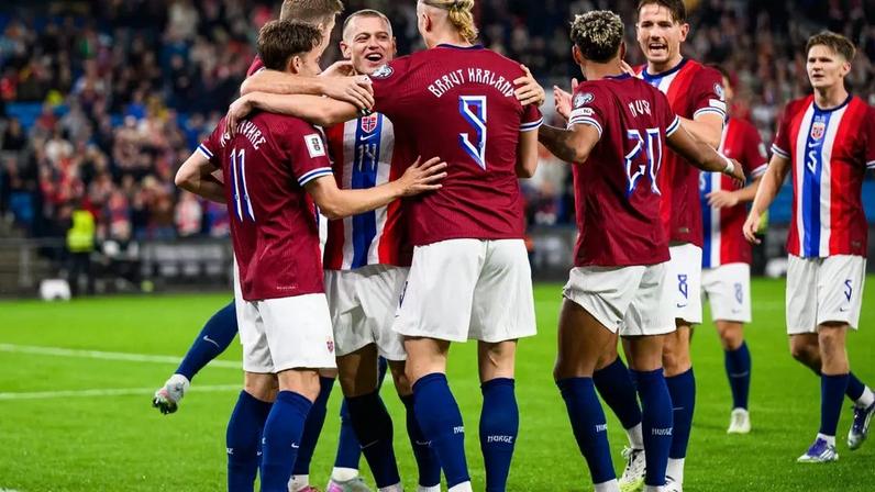 Jogadores da Noruega comemorando a vitória sobre a Moldavia