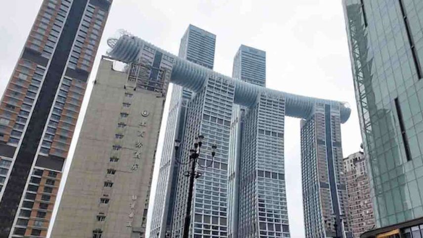 The Crystal, arranha-céu horizontal de 250 m, vira atração em Chongqing