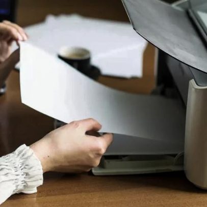 Física na prática: papel funciona como ferramenta improvisada