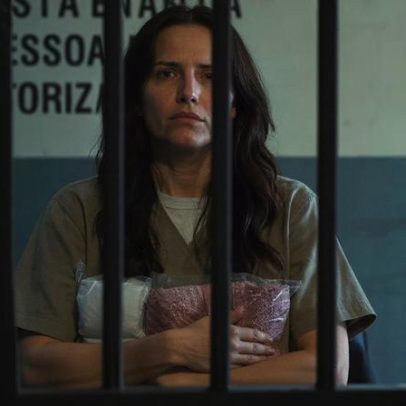 Adriana prova em Quem Ama Cuida que heroína não se curva na cadeia