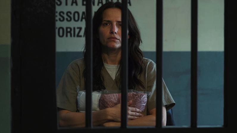 Adriana será presa no capítulo de sábado, 13 de junho, na novela Quem ama cuida'.