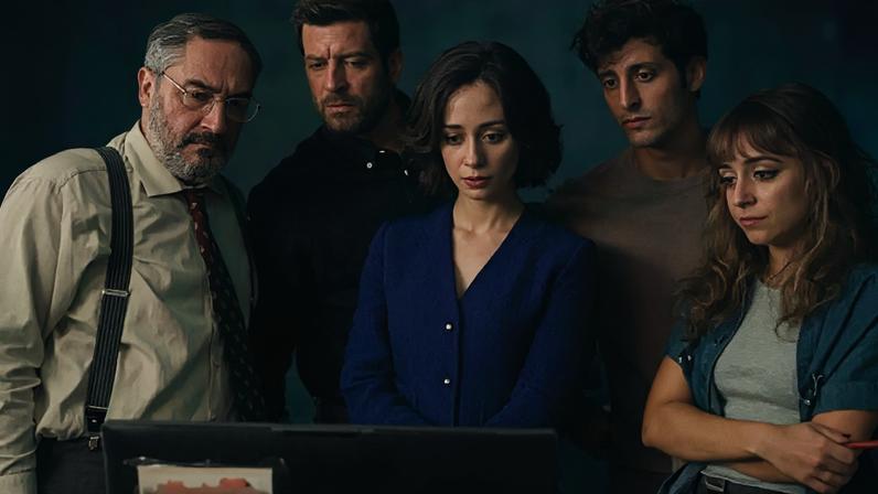 'Perdendo o Juízo' se tornou sucesso na Netflix, estreando entre as três séries mais vistas no Brasil