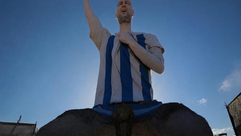 Estátua em homenagem a Messi vira meme na Argentina: "Quem projetou isso?"