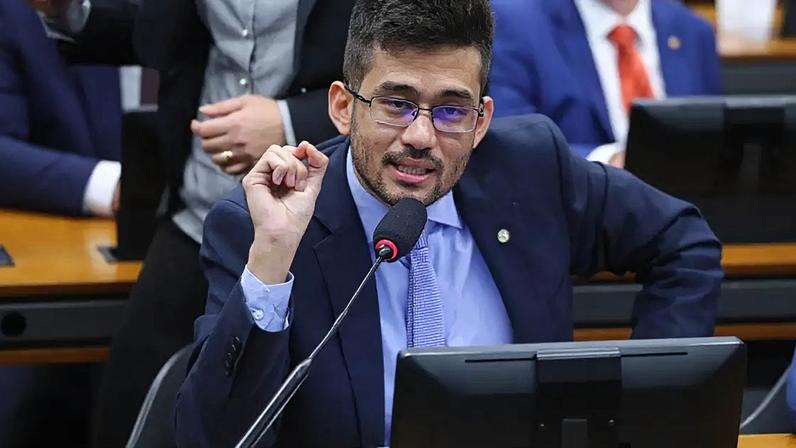Kim Kataguiri foi o relator do projeto na comissão